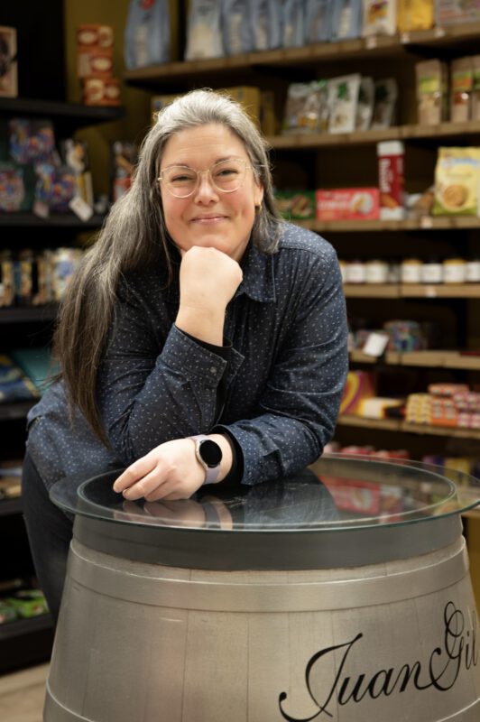 El Colmado de Soraya, tienda gourmet en Ávila especializada en productos selectos, regalos gastronómicos y experiencias gourmet. Atención personalizada en C/ Burgohondo 11.